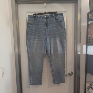 EUC AE Curvy Mom Jean 20R